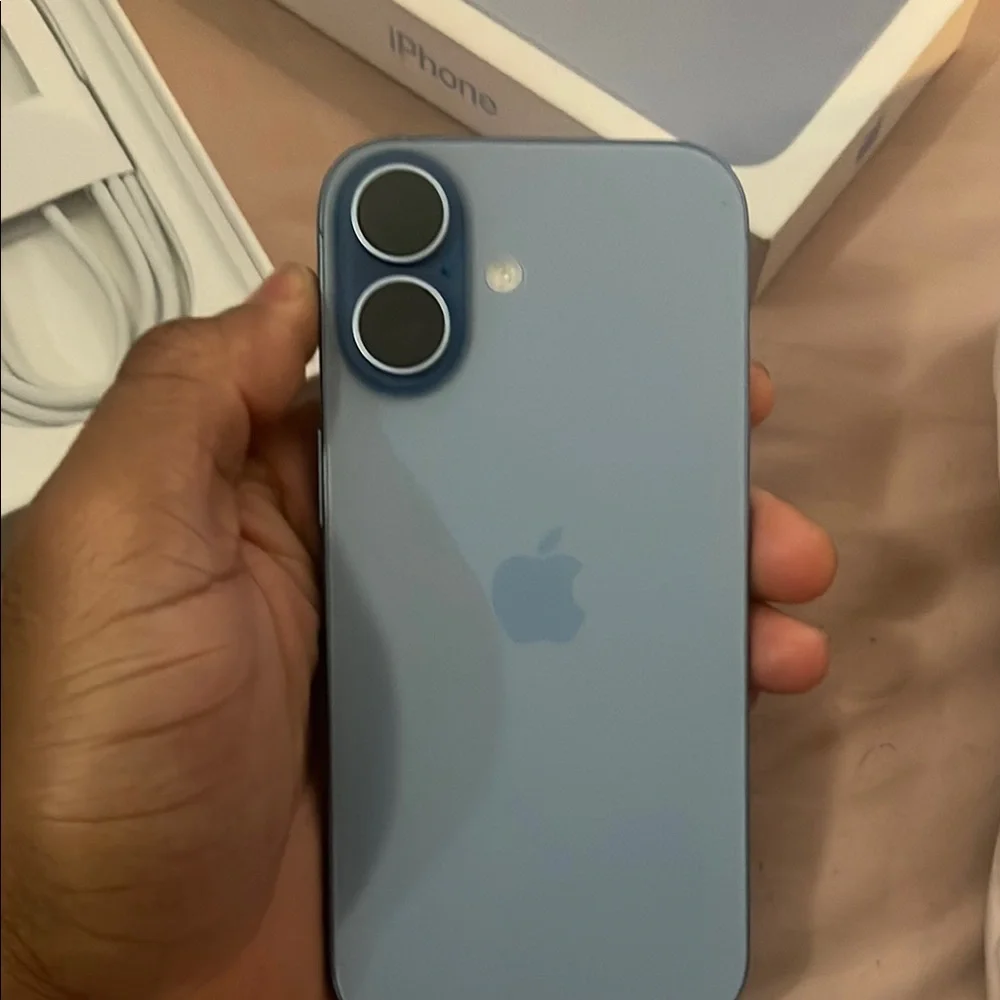 Apple iPhone 17 in Blue